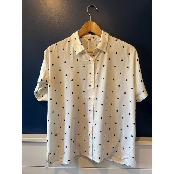 Uniqlo | 100% Rayon White + Black Polka Dot Short Sleeve Button Down | Size XS - Picture 2 of 6